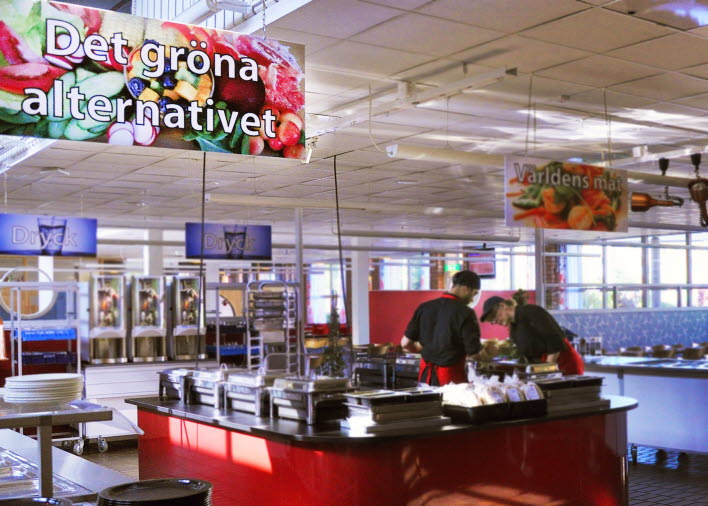 Skylt med texten det gröna alternativet i en skolmatsal