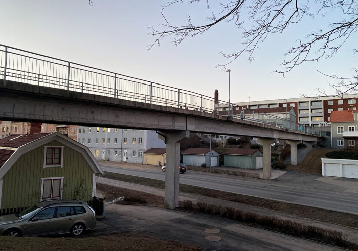 Gångbron över Norra fabriksgatan
