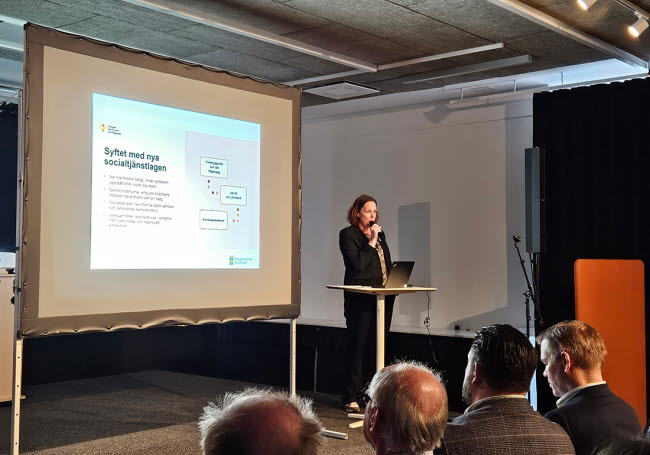 Socialchef Cecilia Wahlström gav en introduktion till nya socialtjänstlagen