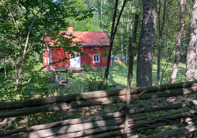 Stuga Nynäs längs med Ostkustleden.
