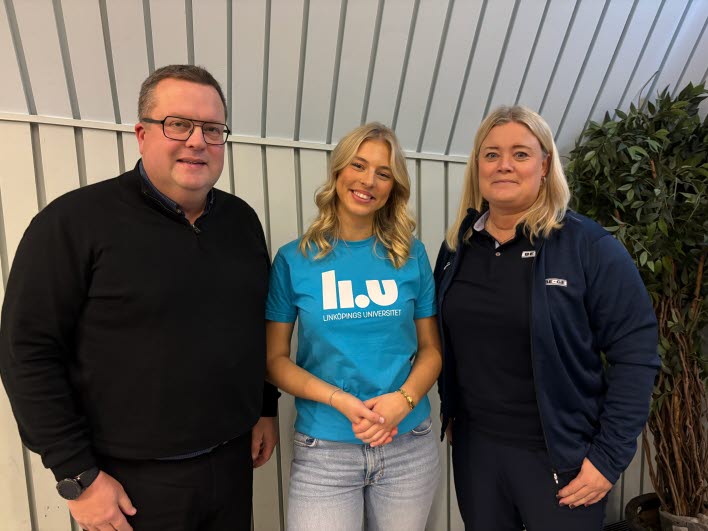 En man och två kvinnor.