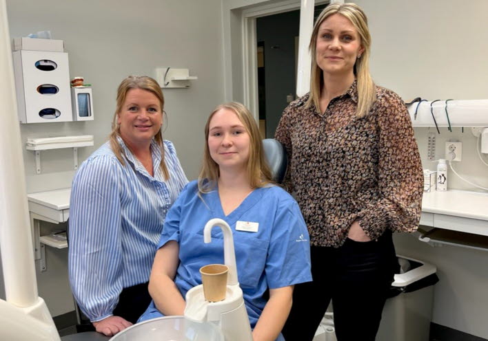 Karolinda Gandskog från Region Kalmar län, tandhygienst Jennie Törnblad och Elin Bergstrand från Nova.