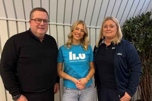 En man och två kvinnor.